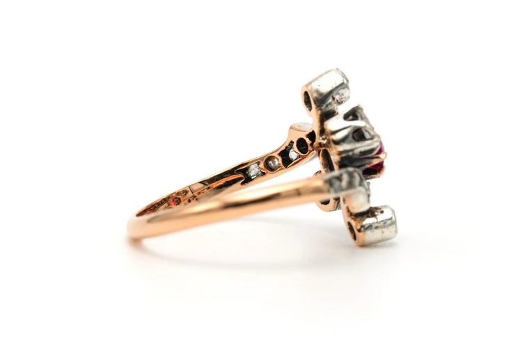 Bague 54 Bague Art nouveau en or jaune 18 carats, argent, rubis et diamants 58 Facettes B802