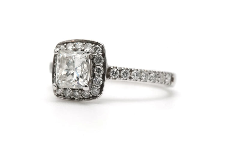 Bague 52 Bague contemporaine en or blanc 18 carats et diamants 1,32 ct 58 Facettes 23394