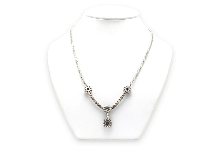 Collier Collier années 1970 en or blanc 18 carats avec saphirs et diamants 58 Facettes 23301