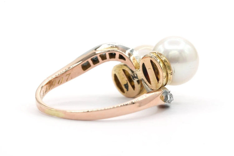 Bague 48 Bague Art nouveau en or jaune et blanc 18 carats, perles et diamants 58 Facettes B413