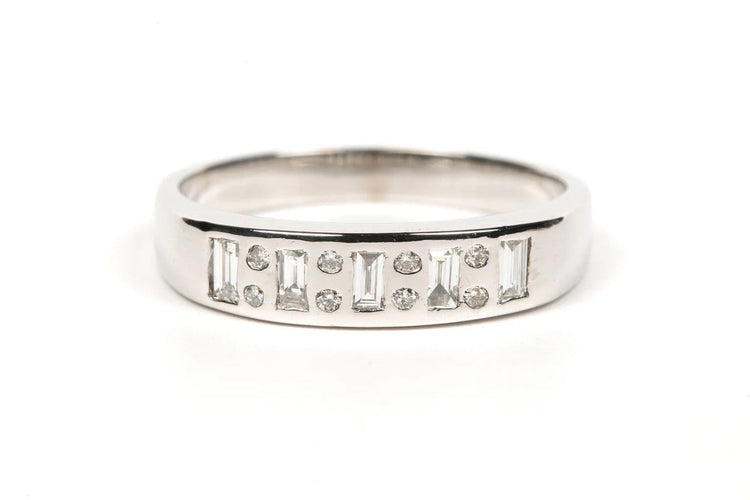Bague 56 Alliance demi-américaine - Bague en or blanc 18 carats et diamants 58 Facettes 19361