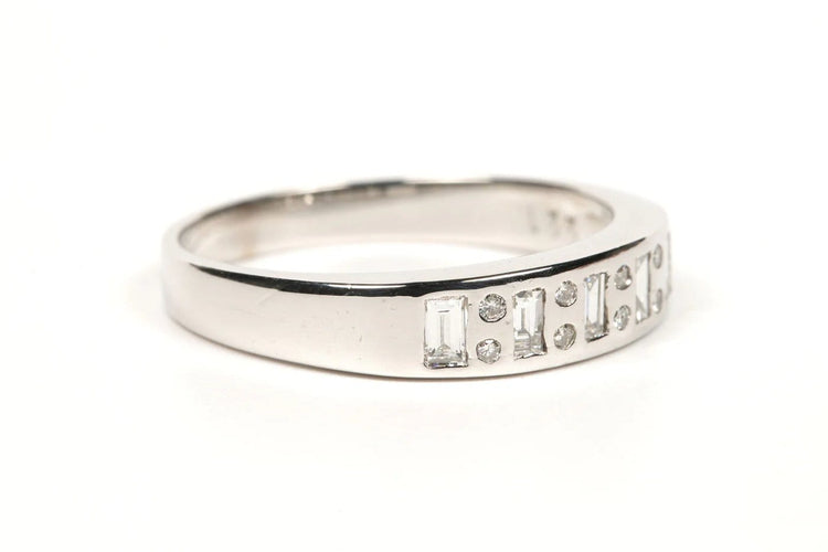 Bague 56 Alliance demi-américaine - Bague en or blanc 18 carats et diamants 58 Facettes 19361