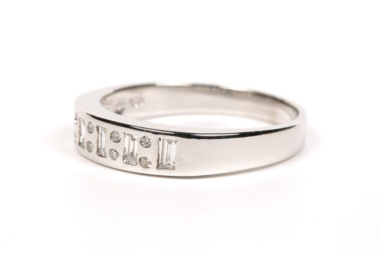 Bague 56 Alliance demi-américaine - Bague en or blanc 18 carats et diamants 58 Facettes 19361