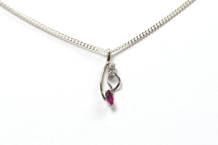Pendentif Pendentif contemporain en or blanc, rubis et diamants 58 Facettes 21071
