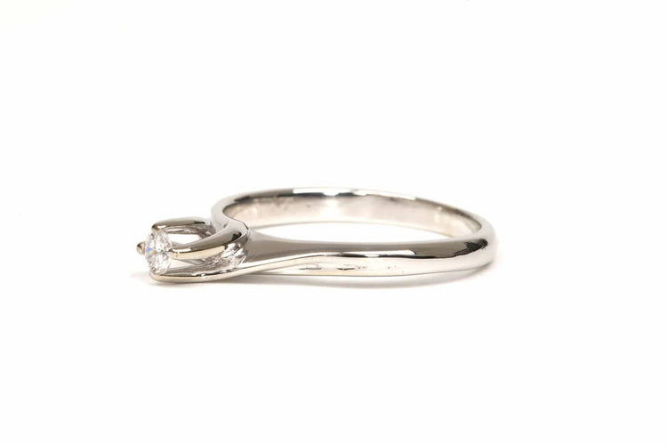 Bague 52 Bague années 70 en or blanc 18 carats et diamant 58 Facettes 21763
