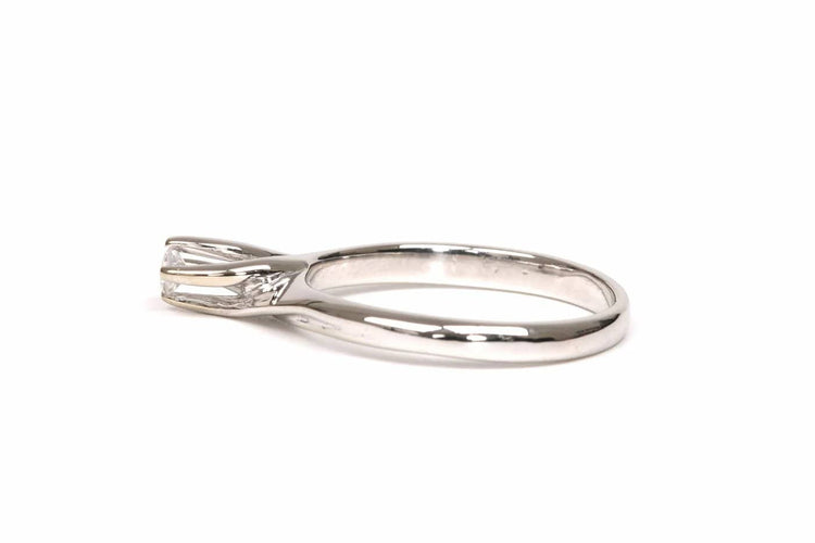 Bague 52 Bague années 70 en or blanc 18 carats et diamant 58 Facettes 21763