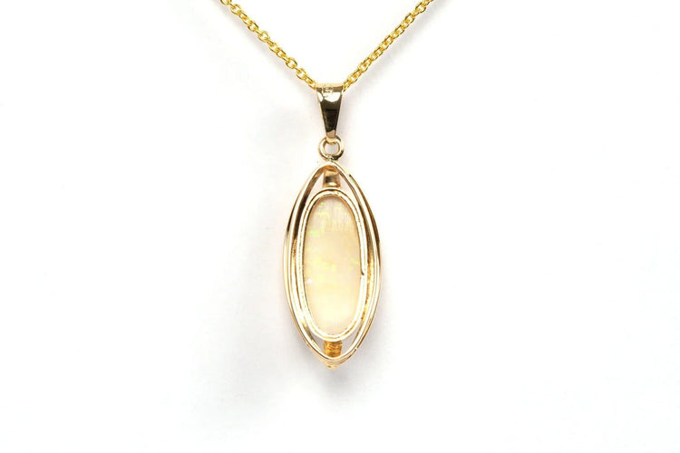 Pendentif Pendentif années 70 en or jaune 18 carats serti d’une opale 58 Facettes 21735
