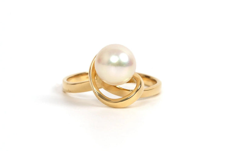 Bague 51 Bague années 70 en or jaune 18 carats sertie d’une perle 58 Facettes 21857