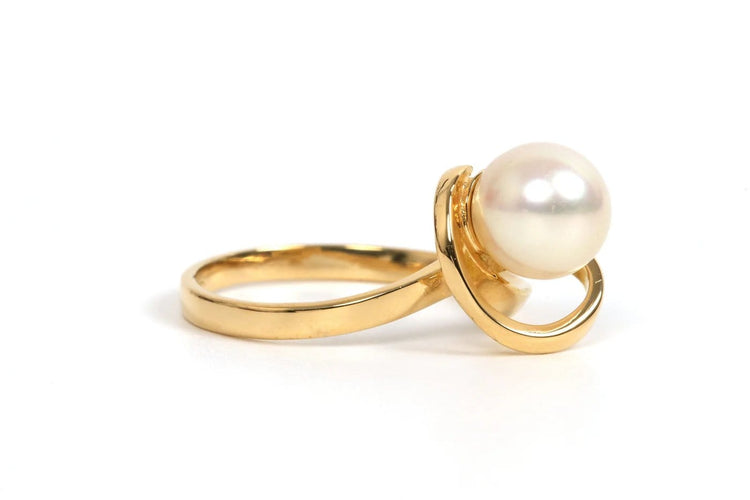 Bague 51 Bague années 70 en or jaune 18 carats sertie d’une perle 58 Facettes 21857