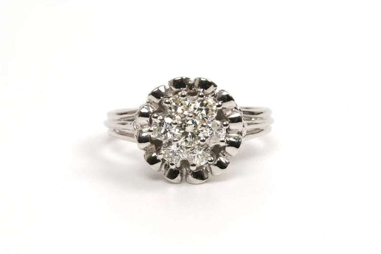 Bague 55 Bague années 50 en or blanc 18 carats sertie de diamants taille brillant 58 Facettes 16053