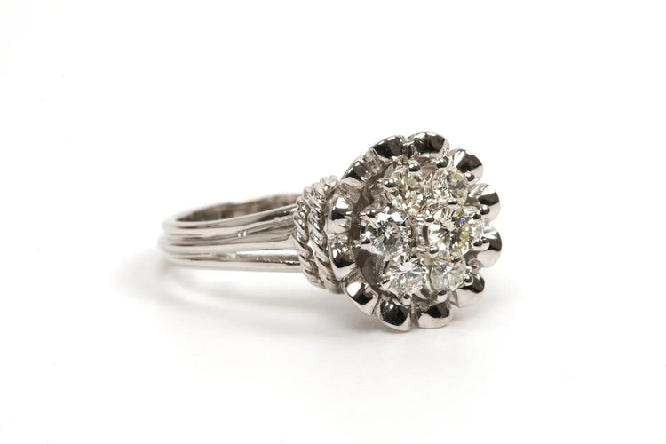 Bague 55 Bague années 50 en or blanc 18 carats sertie de diamants taille brillant 58 Facettes 16053