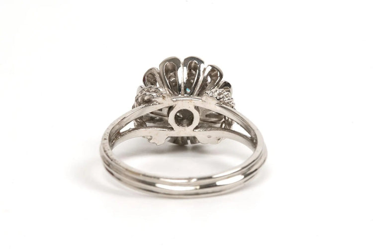 Bague 55 Bague années 50 en or blanc 18 carats sertie de diamants taille brillant 58 Facettes 16053