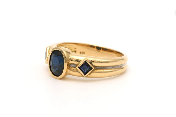 Bague 57 Bague années 70 en or jaune et blanc 18 carats sertie de saphirs 58 Facettes B483