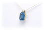 Pendentif Pendentif contemporain en or jaune 18 carats, topaze bleu suisse et diamants 58 Facettes 17864