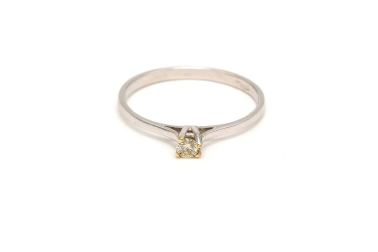 Bague 53 Bague contemporaine en or blanc 18 carats sertie de diamant 58 Facettes 19411