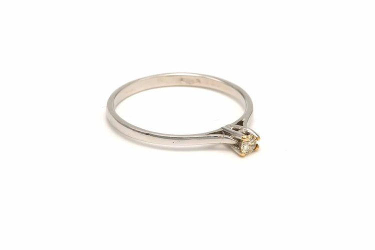 Bague 53 Bague contemporaine en or blanc 18 carats sertie de diamant 58 Facettes 19411
