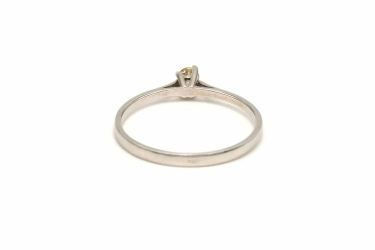 Bague 53 Bague contemporaine en or blanc 18 carats sertie de diamant 58 Facettes 19411