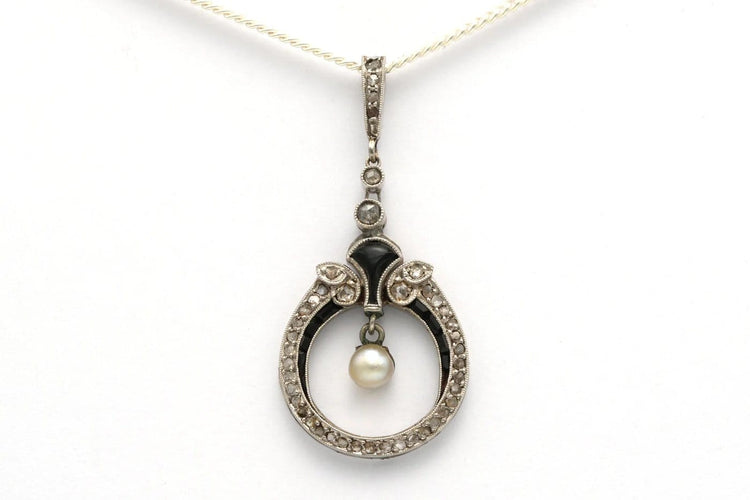 Pendentif Pendentif Art déco en or blanc 18 carats, onyx, diamants et perle 58 Facettes B525