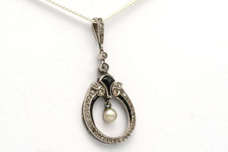 Pendentif Pendentif Art déco en or blanc 18 carats, onyx, diamants et perle 58 Facettes B525