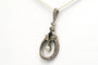 Pendentif Pendentif Art déco en or blanc 18 carats, onyx, diamants et perle 58 Facettes B525