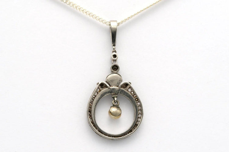 Pendentif Pendentif Art déco en or blanc 18 carats, onyx, diamants et perle 58 Facettes B525