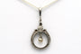 Pendentif Pendentif Art déco en or blanc 18 carats, onyx, diamants et perle 58 Facettes B525