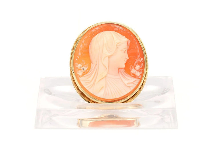 Broche Broche en or jaune 18 carats sertie d’un camée coquillage 58 Facettes B570