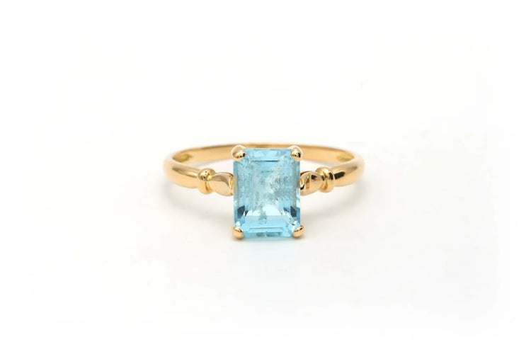 Bague 52 Bague contemporaine en or jaune 18 carats sertie d’une topaze 58 Facettes 21828