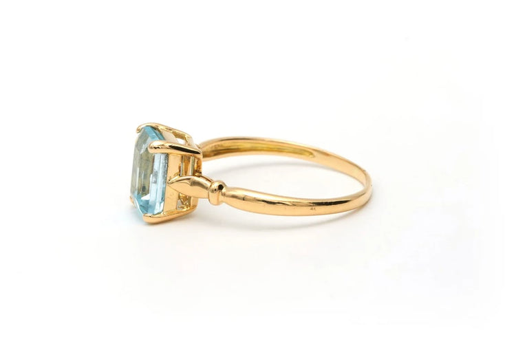 Bague 52 Bague contemporaine en or jaune 18 carats sertie d’une topaze 58 Facettes 21828