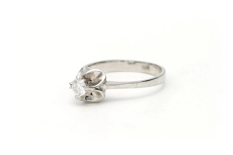 Bague 48 Bague en or blanc 18 carats sertie d’un diamant brillant 0,14 ct 58 Facettes 22377