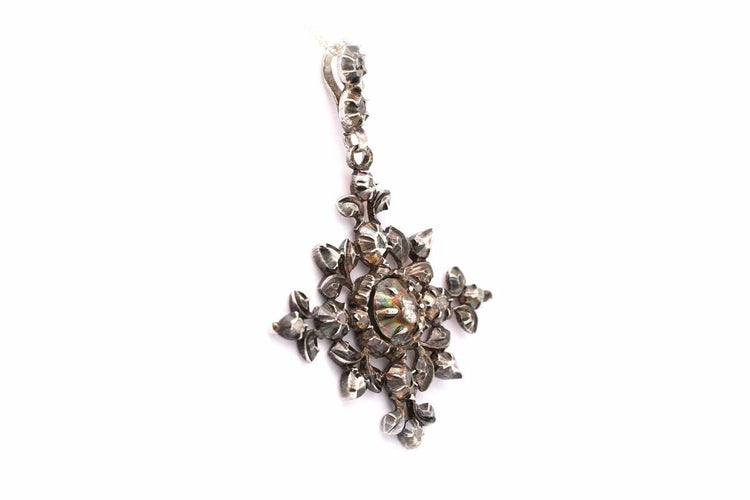 Pendentif Pendentif en or jaune 18 carats et argent serti de diamants 58 Facettes B550