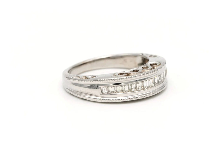 Bague 53 Bague contemporaine en or blanc 18 carats sertie de diamants 58 Facettes 19457