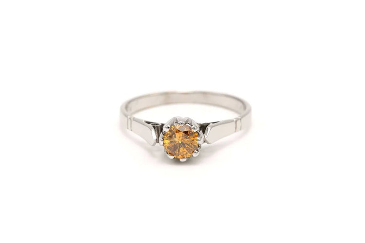 Bague 53 Bague années 50 en or blanc 18 carats avec diamant jaune 58 Facettes 20197