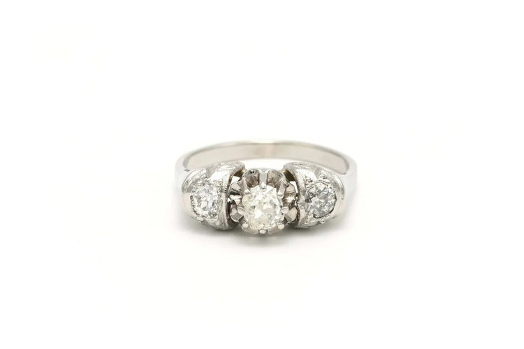 Bague 53 Bague contemporaine en or blanc 18 carats sertie de diamants 58 Facettes 20454