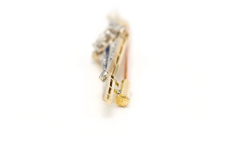 Broche Broche Art Déco en or blanc et jaune 18 carats, saphirs et diamants 58 Facettes 22395