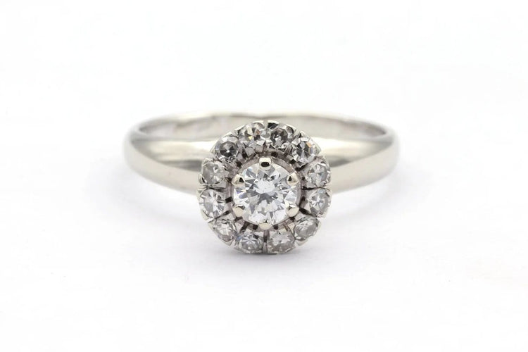 Bague 53 Bague contemporaine en or blanc 18 carats sertie de diamants 58 Facettes 19665