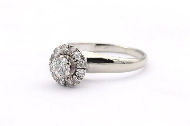 Bague 53 Bague contemporaine en or blanc 18 carats sertie de diamants 58 Facettes 19665