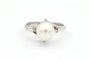 Bague 52 Bague années 70 en or blanc 18 carats avec perle et diamants 58 Facettes 19113