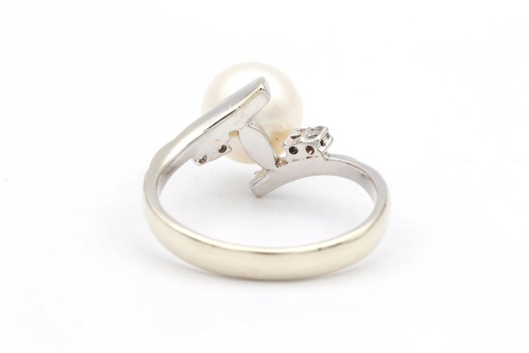 Bague 52 Bague années 70 en or blanc 18 carats avec perle et diamants 58 Facettes 19113