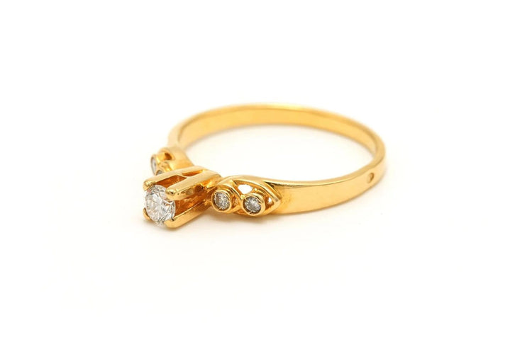 Bague 50 Bague contemporaine en or jaune 18 carats et diamants 58 Facettes 18667