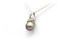 Pendentif Pendentif contemporain en or blanc 18 carats avec perle de Tahiti et diamants 58 Facettes B572