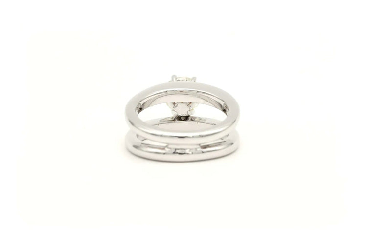 Bague 48 Bague contemporaine sertie d’un diamant en or blanc 18 carats 58 Facettes 22487