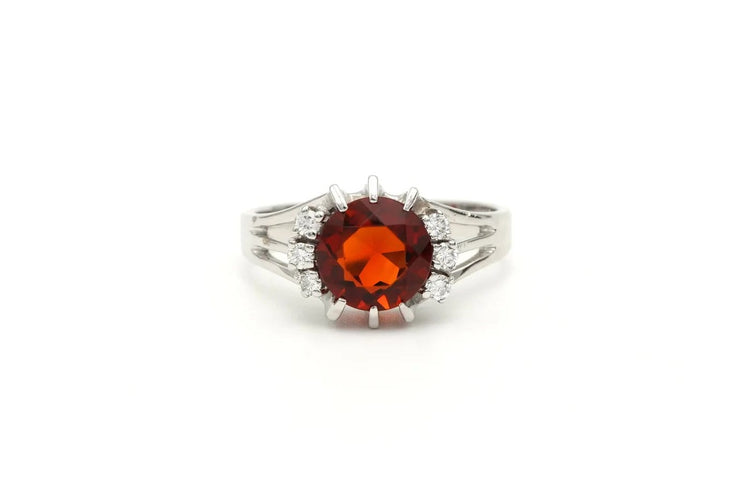 Bague 53 Bague années 70 en or blanc 18 carats, citrine et diamants 58 Facettes B623