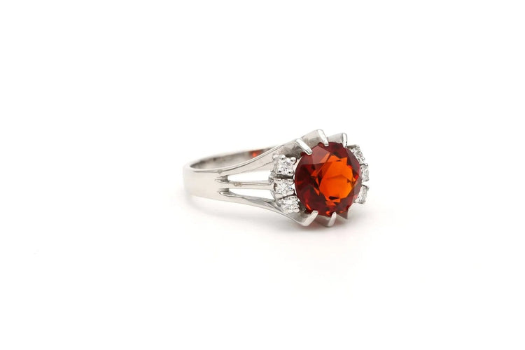 Bague 53 Bague années 70 en or blanc 18 carats, citrine et diamants 58 Facettes B623