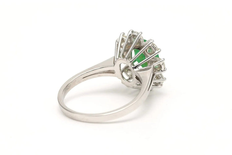 Bague 56 Bague contemporaine en or blanc 18 carats, émeraude et diamants 58 Facettes 20589