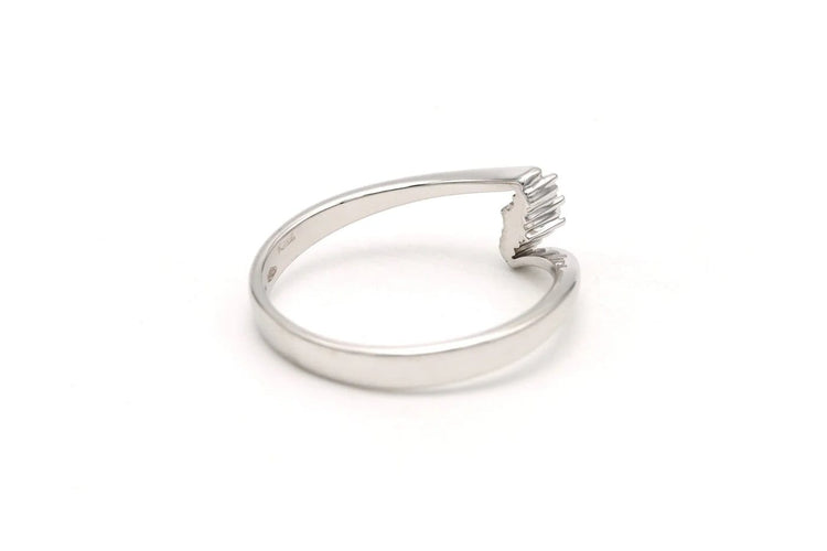 Bague 53 Bague contemporaine en or blanc 18 carats sertie de diamants 58 Facettes B661
