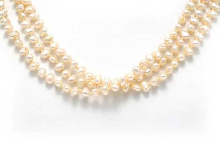Collier Collier années 70 en or blanc 18 carats, perles et rubis 58 Facettes 22056