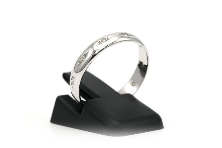 Bague 55 Bague contemporaine en or blanc 18 carats et diamants 58 Facettes B691