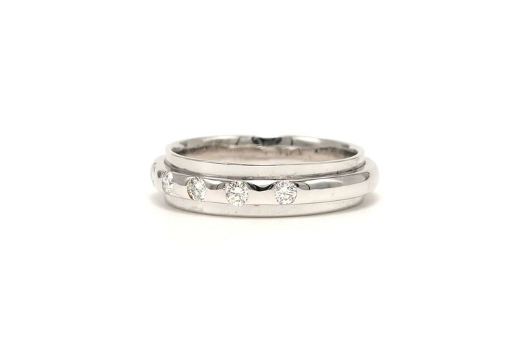 Bague 58 Bague contemporaine en or blanc 18 carats et diamants taille brillant 0,36 ct 58 Facettes 22452