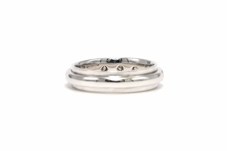 Bague 58 Bague contemporaine en or blanc 18 carats et diamants taille brillant 0,36 ct 58 Facettes 22452
